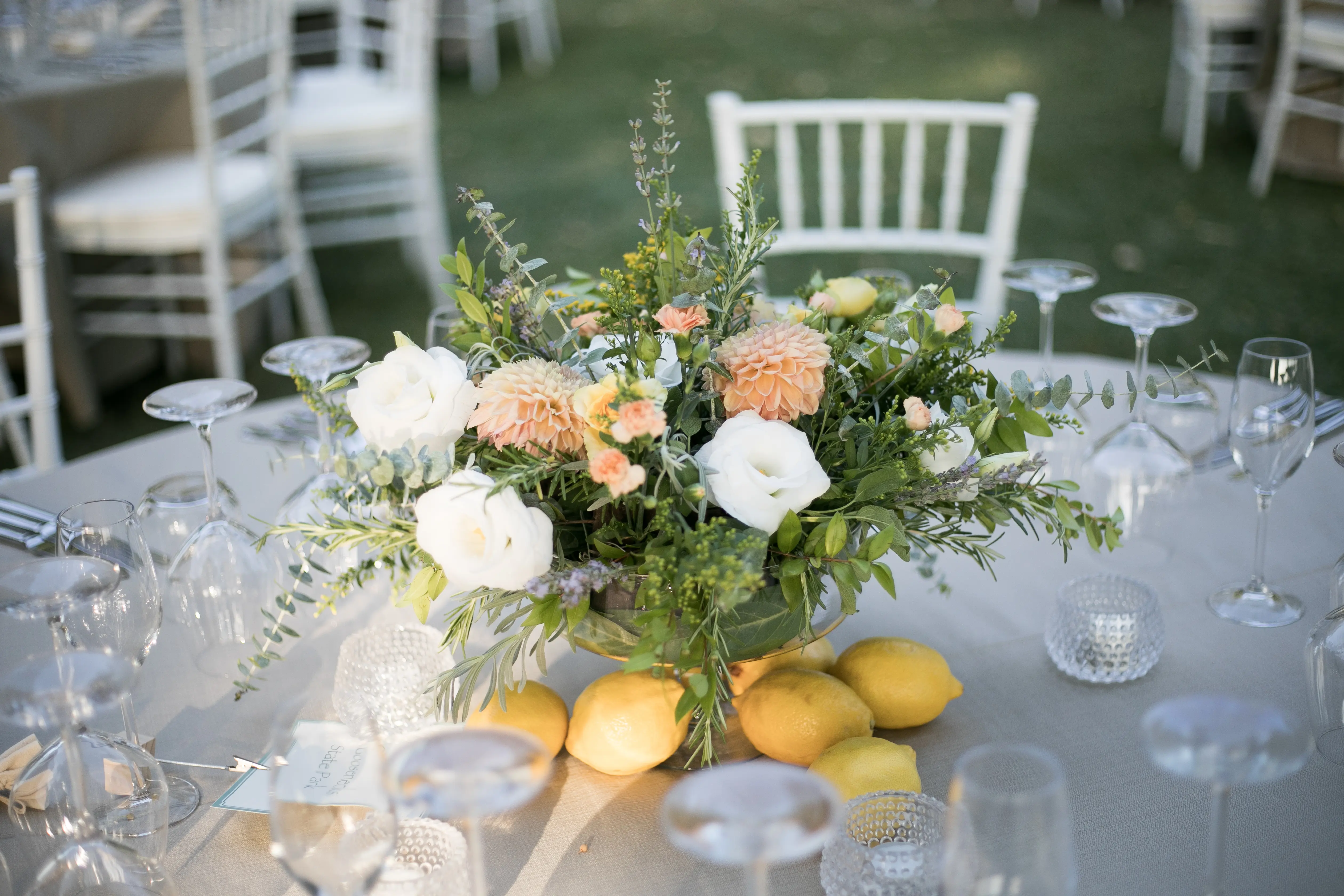 Blumenschmuck Hochzeitstafel Italien Flair