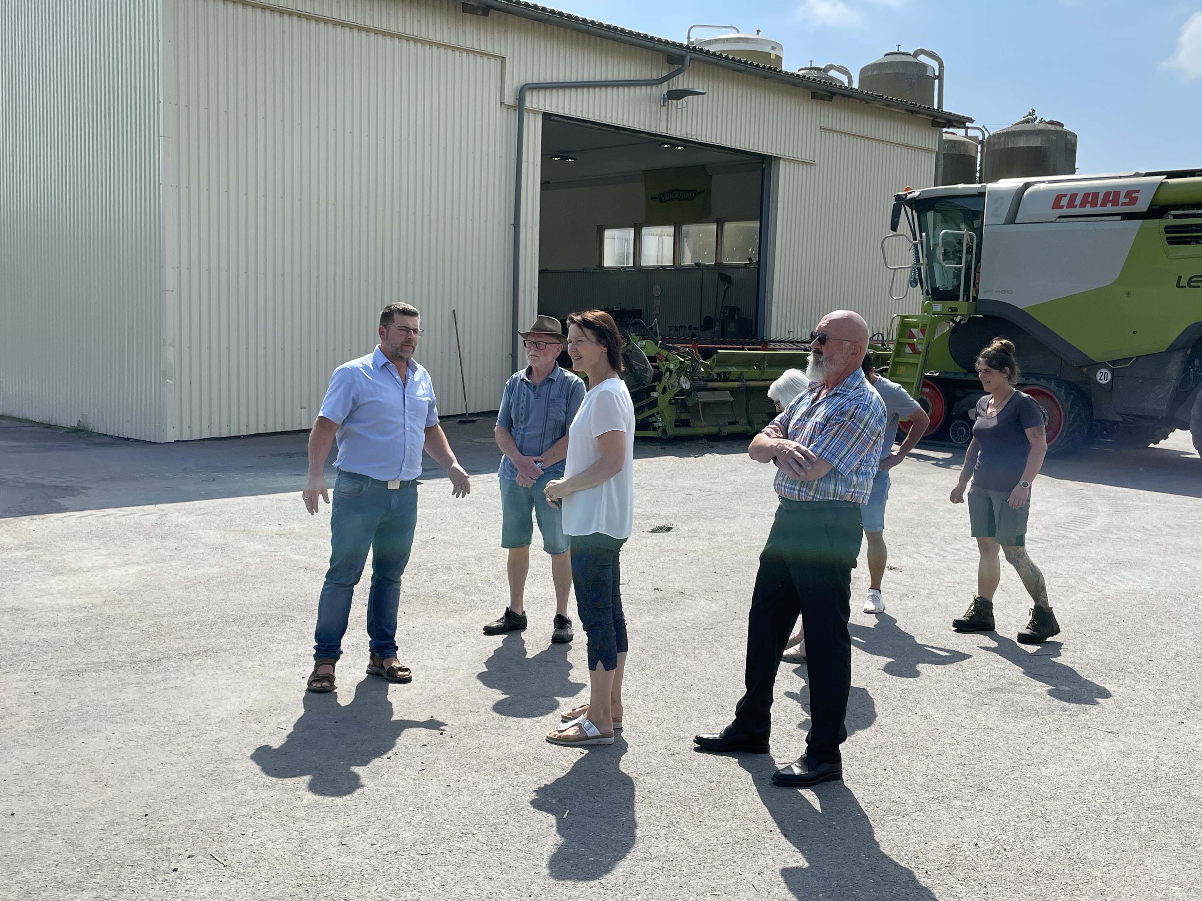 Der regionalen Landwirtschaft auf der Spur: Landrätin zu Gast Vorschaubild Blog