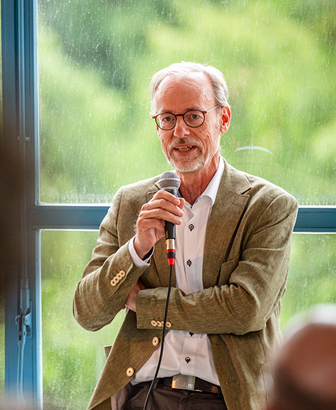 Dr. Martin Gude