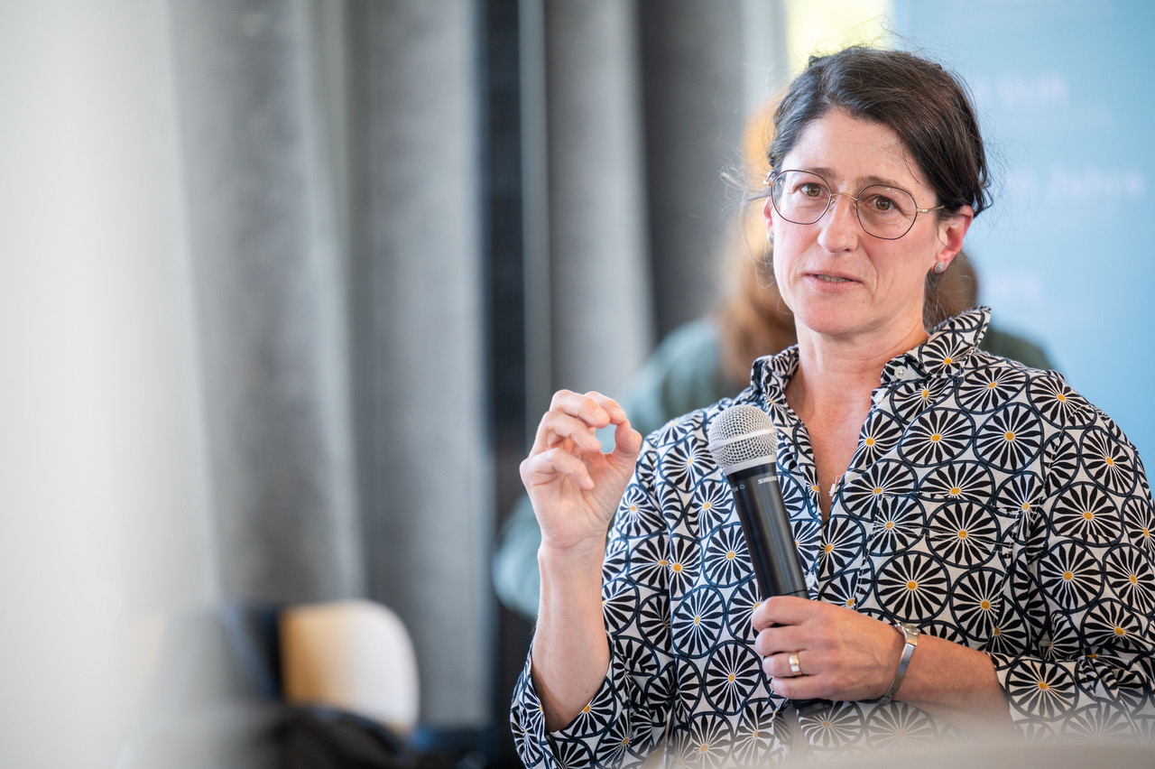 Prof. Dr. Barbara Schönig ist die Sprecherin des Graduiertenkolleg und erläuterte die Arbeit in der Wohnbauforschung. Prof. Dr. Barbara Schönig ist die Sprecherin des Graduiertenkolleg und erläuterte die Arbeit in der Wohnbauforschung.