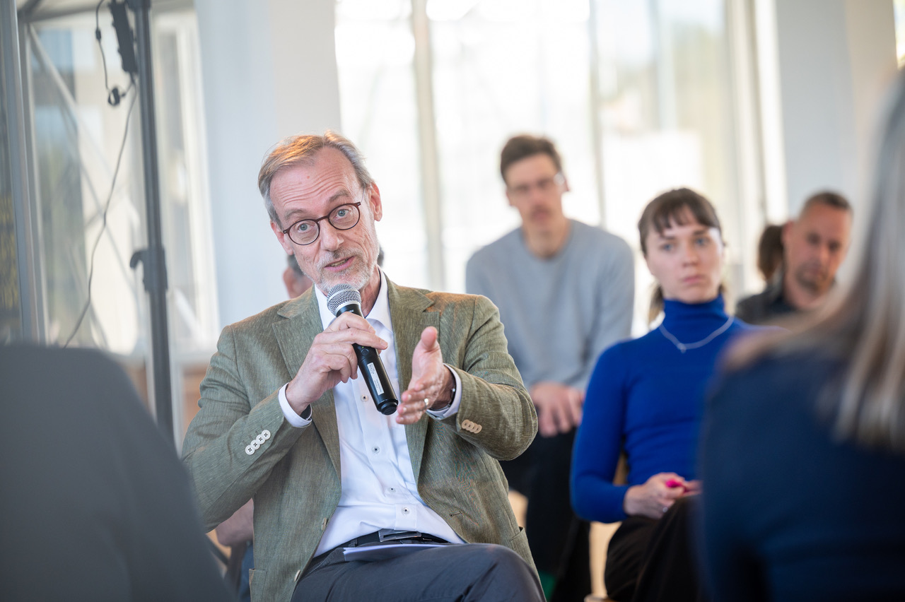 Dr. Martin Gude vom Thüringer Ministerium für Digitales und Infrastruktur gab politische Rahmenbedingungen und Pläne bekannt. Dr. Martin Gude vom Thüringer Ministerium für Digitales und Infrastruktur gab politische Rahmenbedingungen und Pläne bekannt.
