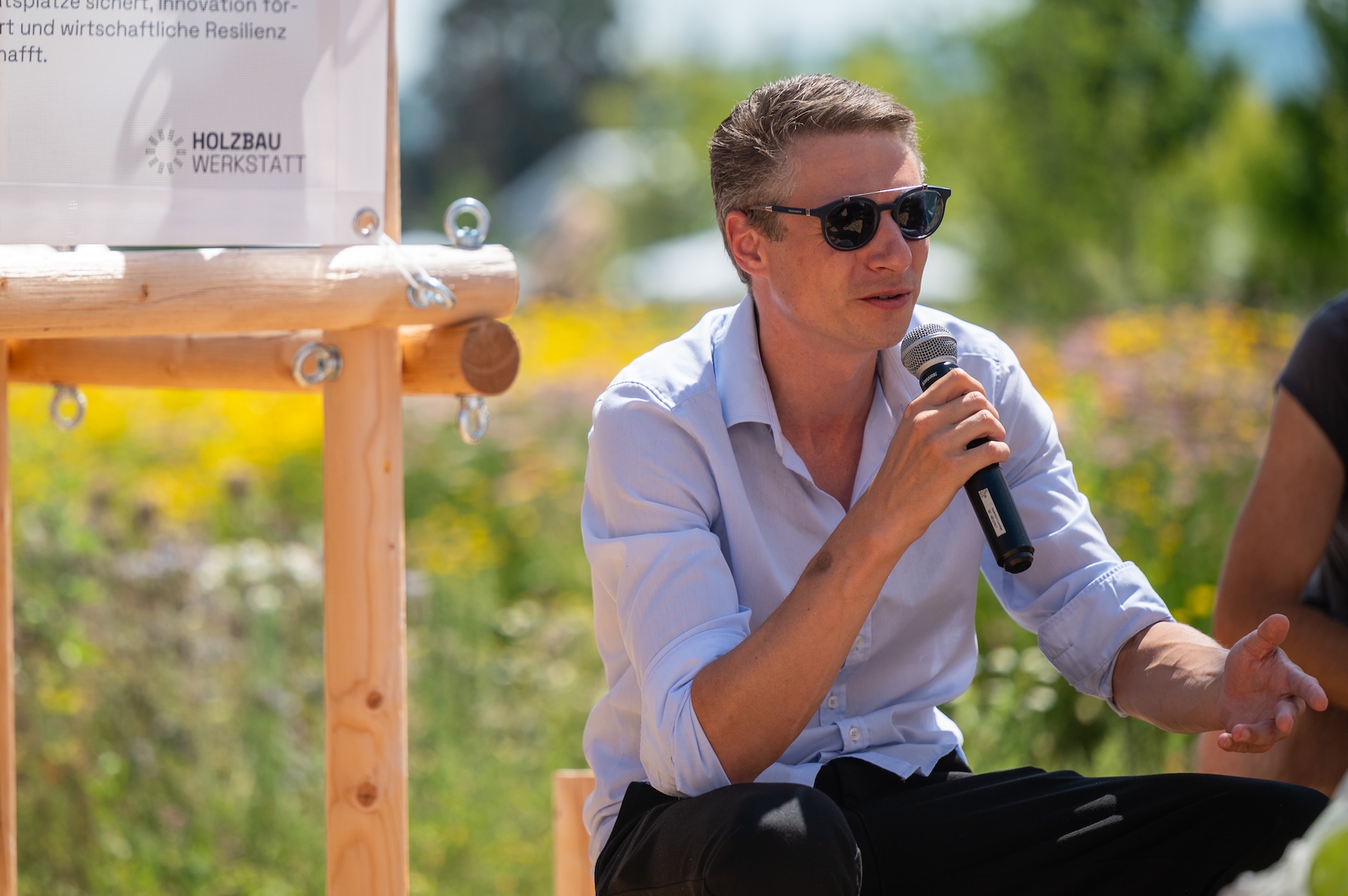 Patrik Rodlberger ist Geschäftsführer bei Pollmeier. Der Industriepartner lieferte das Schwachholz zur Herstellung der Module. Foto Thomas Müller
